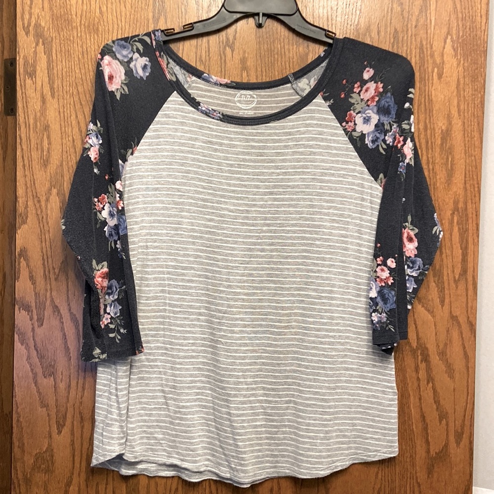Cute floral and striped 3/4 length sleeve shirt